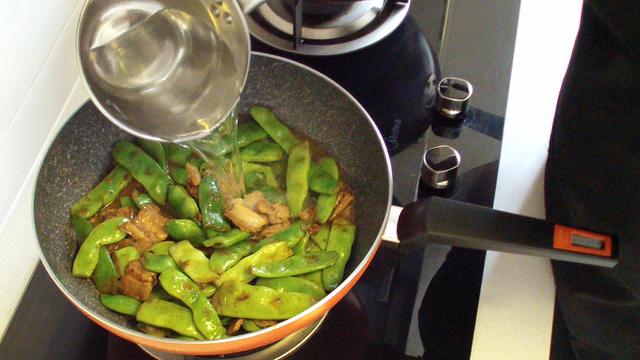 油豆角怎么做好吃，油豆角怎么晒好吃又简单（搭配米饭吃太美味太香了）