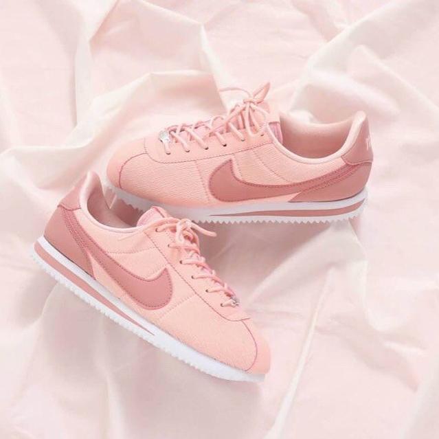 黑色头像纯黑，黑色头像（ins高清黑色黄色粉色蓝色控壁纸微信头像图集大全）