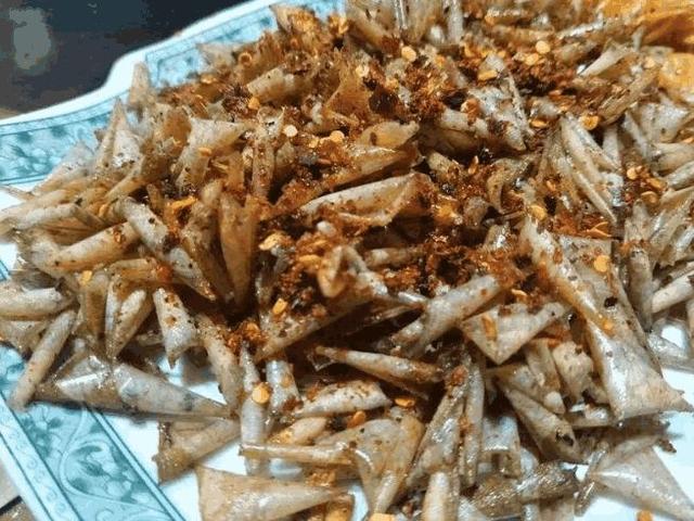 鱼鳞怎么做最好吃，红烧带鱼怎么做最好吃（常被刮净的“鱼鳞”能养颜抗衰老）