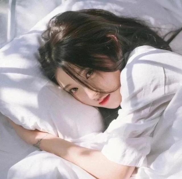 教女生如何玩火撩男友，男朋友为什么喜欢亲我（大半夜男朋友拿着手机和别人“撩）