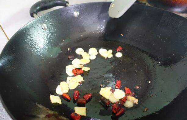 圖片[4]-酒店大廚教你宮保雞丁的做法 爽滑脆口 三盤不夠吃-起舞食譜網