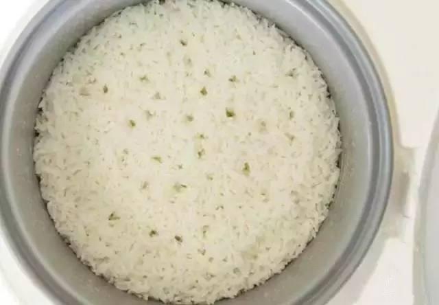 饭夹生了怎么补救，米饭夹生怎样补救（5个方法教你补救夹生饭）