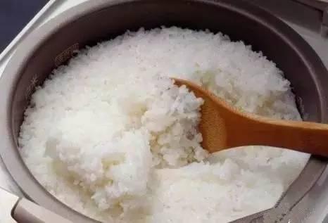 饭夹生了怎么补救，米饭夹生怎样补救（5个方法教你补救夹生饭）