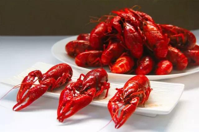 虾和螃蟹哪个热量高，吃螃蟹热量高吗（吃小龙虾、大闸蟹，会发胖）