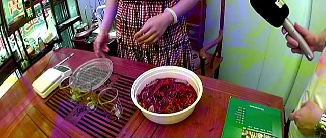 虾和螃蟹哪个热量高，吃螃蟹热量高吗（吃小龙虾、大闸蟹，会发胖）