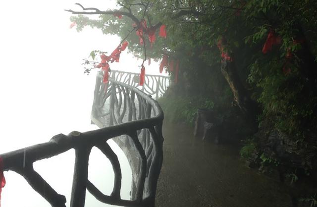 去张家界玻璃桥攻略，张家界大峡谷玻璃桥旅游攻略（张家界天门山玻璃栈道旅友攻略）