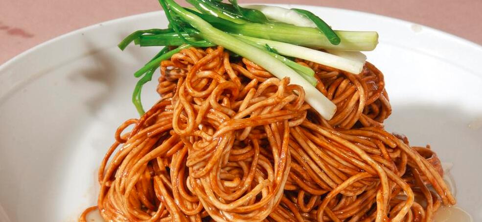 【葱油拌面】做法步骤图 只需5分钟 筋道嫩滑 香辣劲爽-起舞食谱网