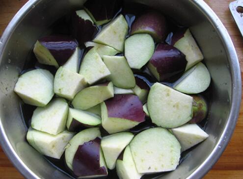 图片[6]-酒店大厨教你3道茄子的家常做法 软糯香滑-起舞食谱网