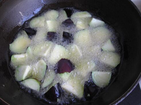 图片[7]-酒店大厨教你3道茄子的家常做法 软糯香滑-起舞食谱网