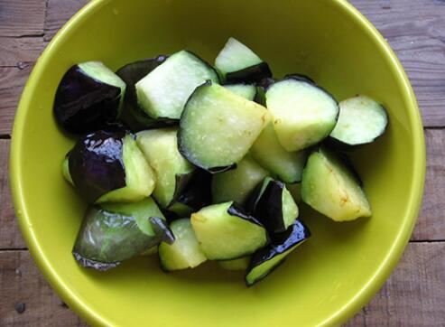 图片[8]-酒店大厨教你3道茄子的家常做法 软糯香滑-起舞食谱网