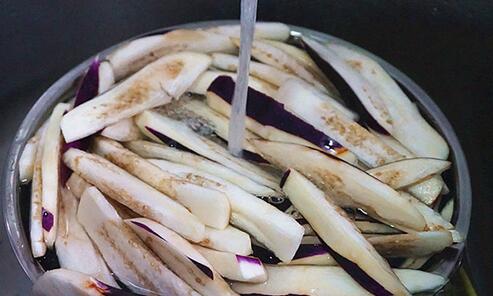图片[16]-酒店大厨教你3道茄子的家常做法 软糯香滑-起舞食谱网
