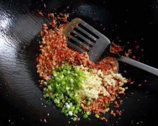 图片[32]-酒店大厨教你3道茄子的家常做法 软糯香滑-起舞食谱网