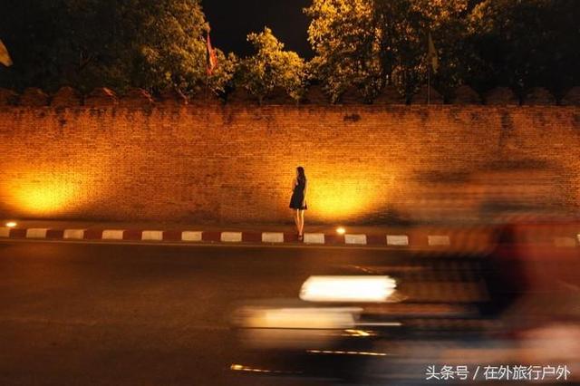 画面泰国旅游骑大象，90后小清新出游泰国