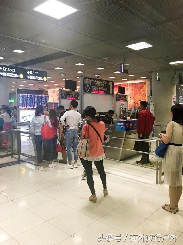 画面泰国旅游骑大象，90后小清新出游泰国