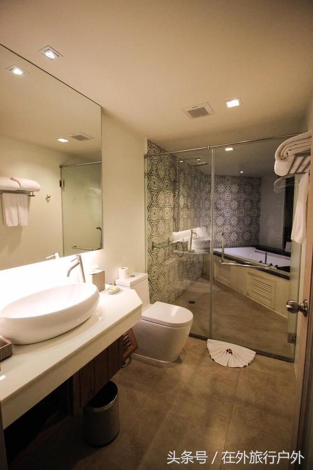 画面泰国旅游骑大象，90后小清新出游泰国