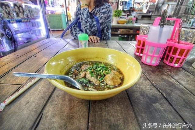 画面泰国旅游骑大象，90后小清新出游泰国