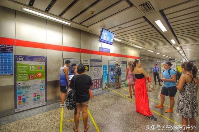 画面泰国旅游骑大象，90后小清新出游泰国