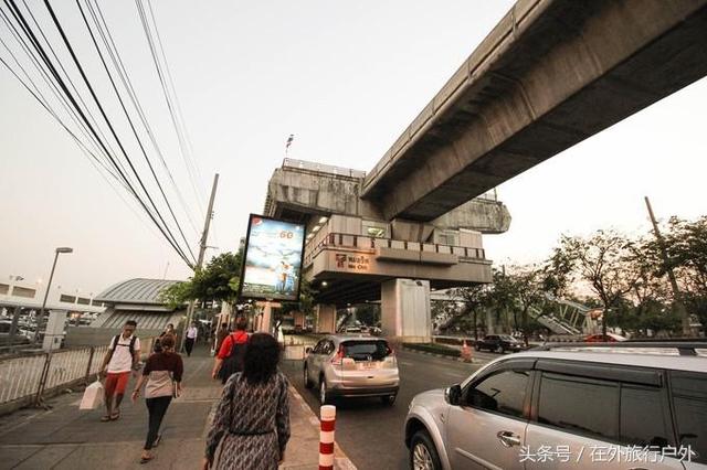 画面泰国旅游骑大象，90后小清新出游泰国