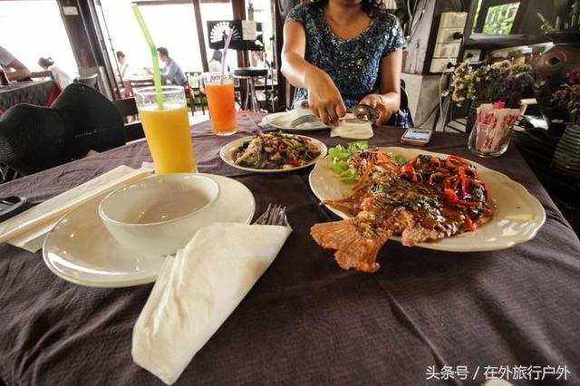 画面泰国旅游骑大象，90后小清新出游泰国