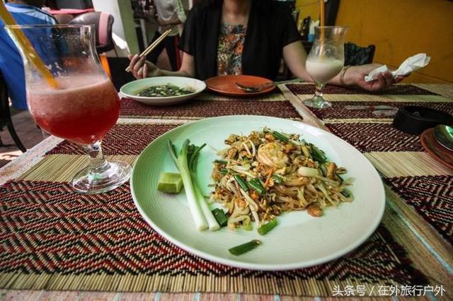 画面泰国旅游骑大象，90后小清新出游泰国