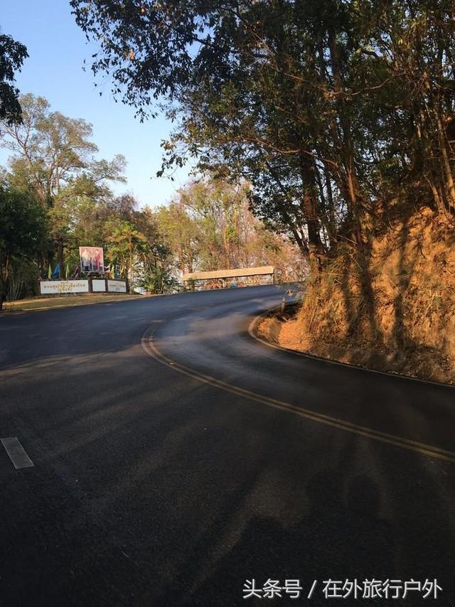 画面泰国旅游骑大象，90后小清新出游泰国