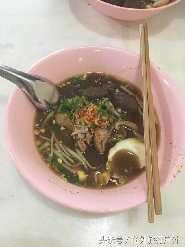 画面泰国旅游骑大象，90后小清新出游泰国