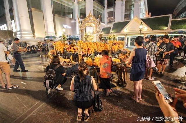 画面泰国旅游骑大象，90后小清新出游泰国