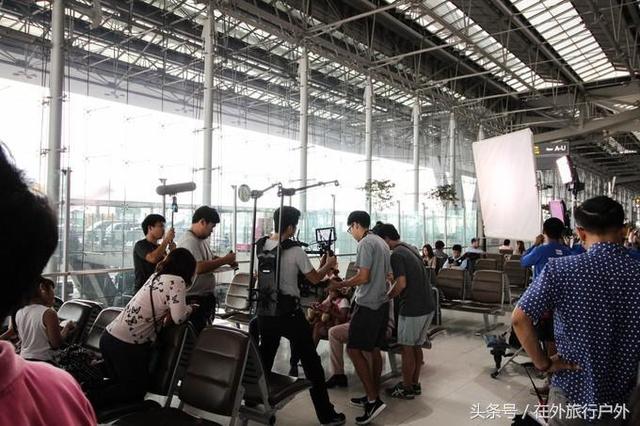 画面泰国旅游骑大象，90后小清新出游泰国