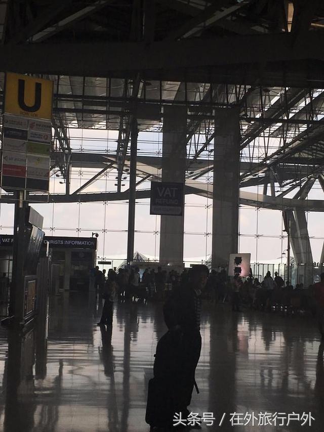 画面泰国旅游骑大象，90后小清新出游泰国