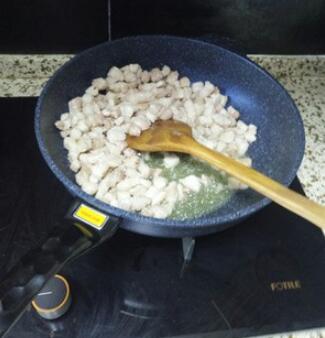 圖片[4]-炸醬面的3種做法 美味銷魂 2碗不過癮！-起舞食譜網(wǎng)