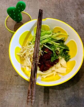 圖片[7]-炸醬面的3種做法 美味銷魂 2碗不過癮！-起舞食譜網(wǎng)