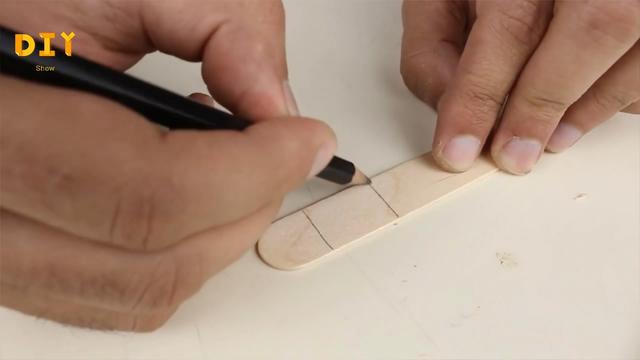 幼儿园自制纸盒机器人,废物纸箱怎么变成儿童玩具机器人(其实制作起来很容易) 幼儿园自制纸盒机器人,废物纸箱怎么变成儿童玩具机器人(其实制作起来很容易)