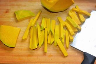 圖片[5]-【咸蛋黃焗南瓜條】做法步驟圖 咸香軟糯 入口即化-起舞食譜網(wǎng)