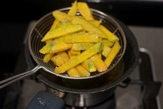 圖片[9]-【咸蛋黃焗南瓜條】做法步驟圖 咸香軟糯 入口即化-起舞食譜網(wǎng)