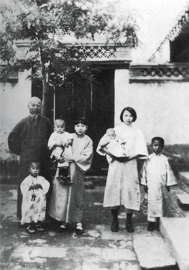 艾青诗选画者的行吟赏析，艾青诗选画者的行吟赏析100字（巨匠是怎样生成的）