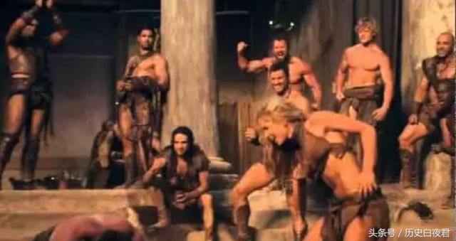 角斗士读音，应该怎么读是jiao第三声还是jue第二声（女性角斗时还得穿一种特殊服饰）