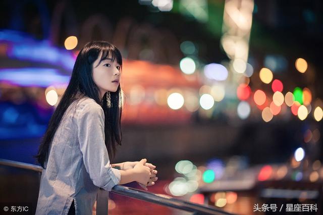 双鱼男掩饰暗恋你的表现，双鱼男在暗恋的人面前的表现（12星座男突然出现的反常行为）