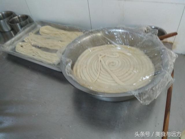 正宗陕西老碗面，倒是一碗老碗面真是够实在