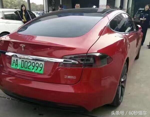 红色车牌是什么意思，红色牌照是什么车牌（最后一个老司机看见了都远离）