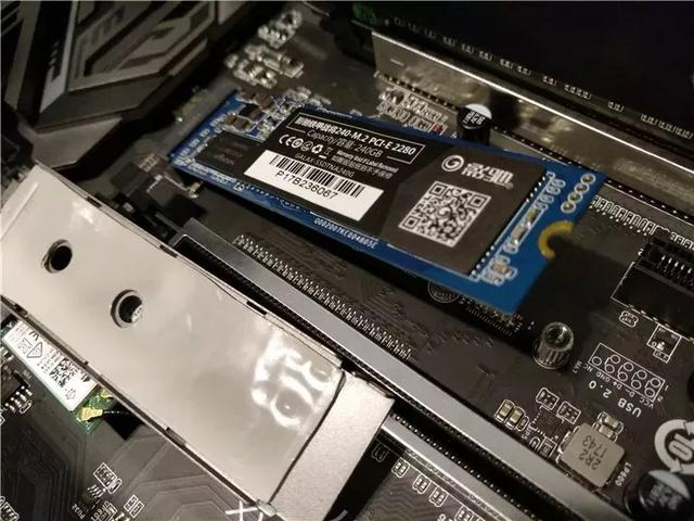 连接电脑的读碟盒子怎么打开，连接电脑的读碟盒子怎么打开文件（SSD固态硬盘怎么安装）