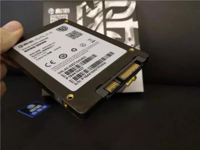 连接电脑的读碟盒子怎么打开，连接电脑的读碟盒子怎么打开文件（SSD固态硬盘怎么安装）