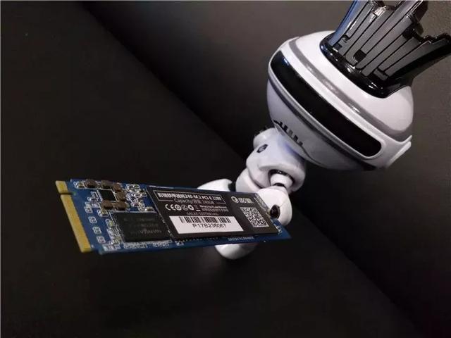 连接电脑的读碟盒子怎么打开，连接电脑的读碟盒子怎么打开文件（SSD固态硬盘怎么安装）