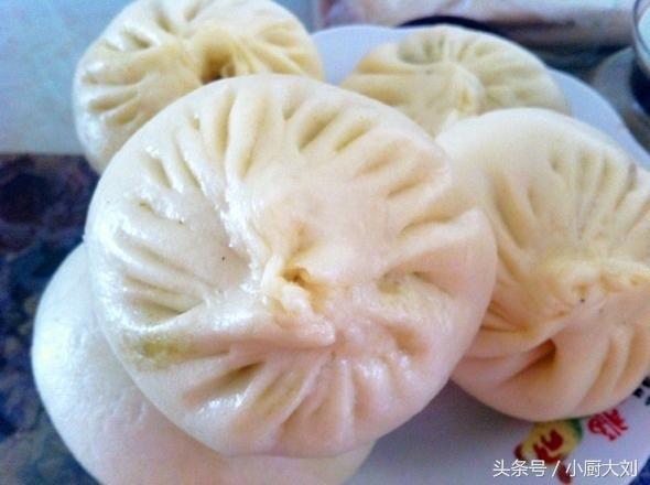 韭菜不变色的窍门，韭菜花怎么腌制不变色（做出的韭菜猪肉包子韭菜翠绿不变色）