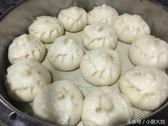 韭菜不变色的窍门，韭菜花怎么腌制不变色（做出的韭菜猪肉包子韭菜翠绿不变色）