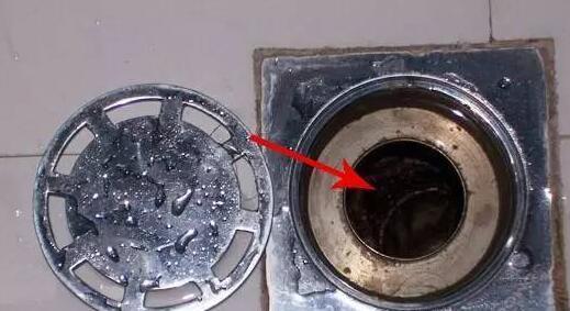 下水管道堵塞疏通方法，下水管道堵塞怎样清通（下水道堵塞别再傻傻的用棍子捅了）