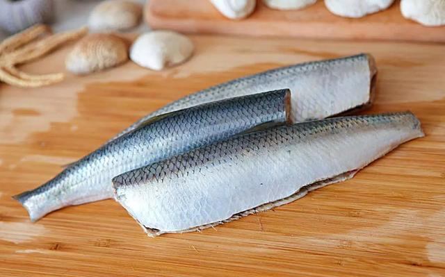 鱼泡是鱼的什么器官，鱼鳔是鱼的什么部位（鱼身上的这个部位，千万不要吃）