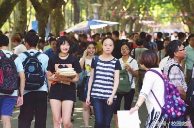 大学新生迅雷下载，大学新生汉化版在哪里下载（来看看跟那时青春年少的你有何不同）