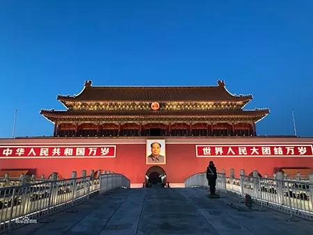 天安城门的屋顶采用什么，天安门城楼屋顶是采用什么建筑形式（双语驿站丨北京十大地标性建筑）