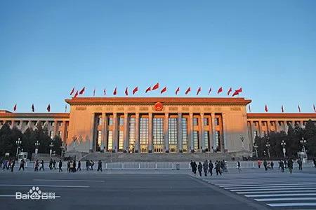 天安城门的屋顶采用什么，天安门城楼屋顶是采用什么建筑形式（双语驿站丨北京十大地标性建筑）
