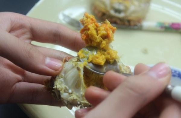 吃大闸蟹的详细吃法，大多数人还不会吃大闸蟹